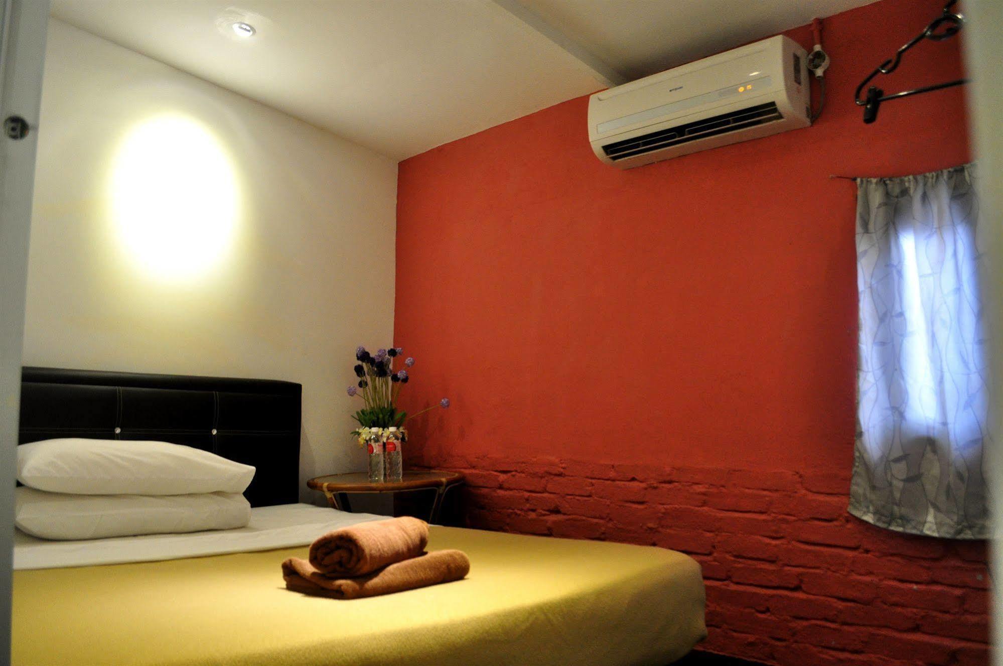 Monkey Motel Cafe Malacca Exterior foto
