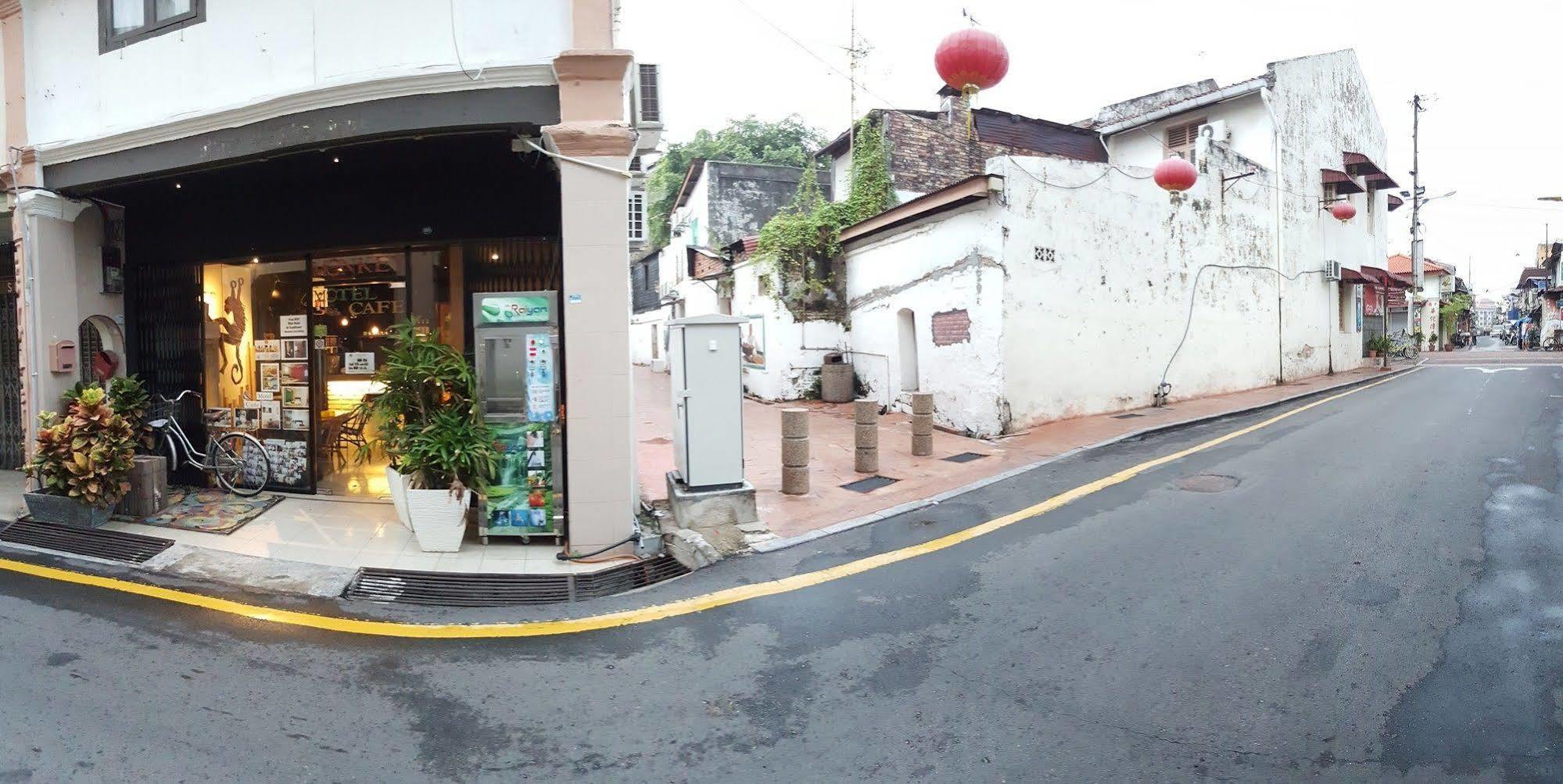 Monkey Motel Cafe Malacca Exterior foto